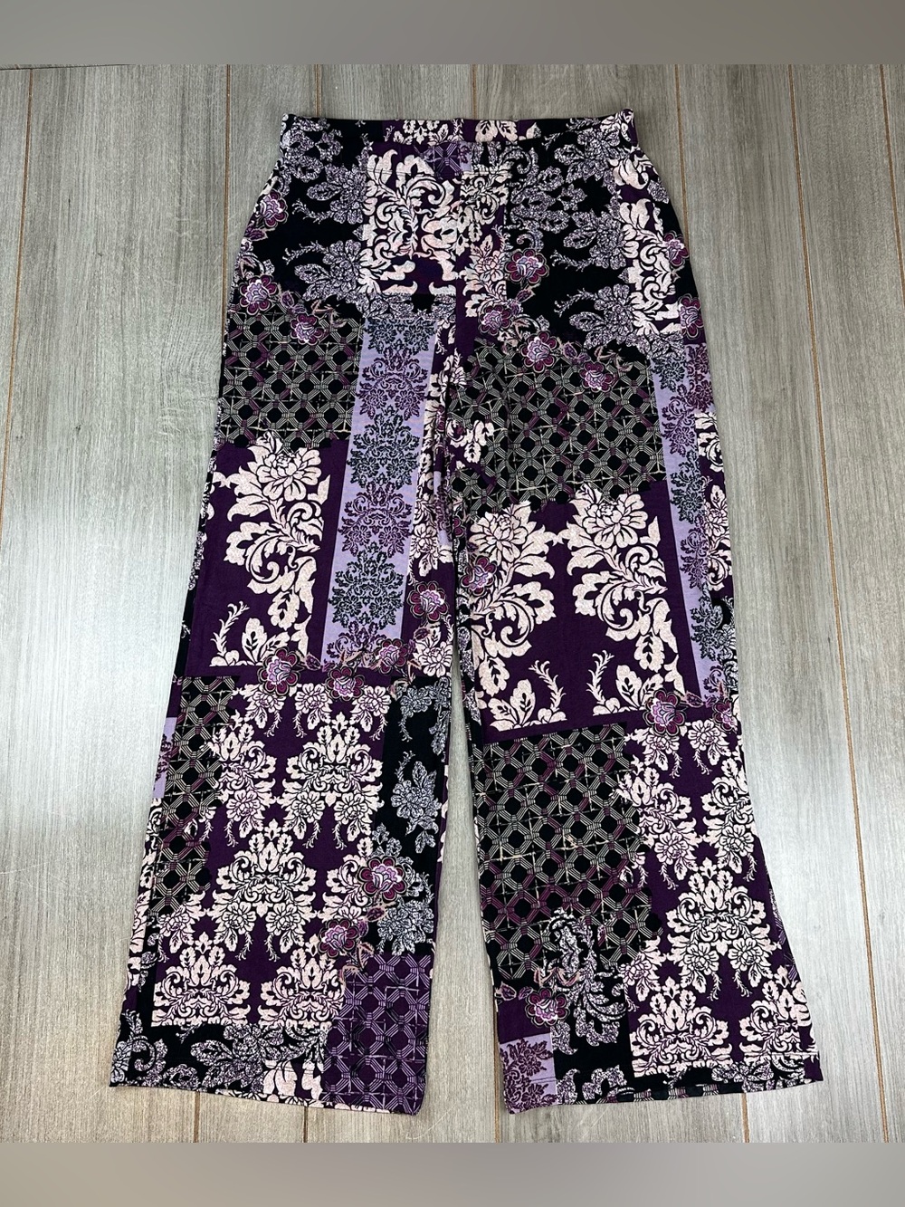 Chicos Travelers Pants Size 1 Reg (US 8/10) Stretch Paisley Purple